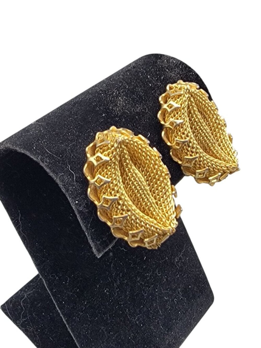 Continental Vintage Gold Tone Mesh Clip On Earrings Oval Shaped Ladies Costume - Picture 5 of 7
